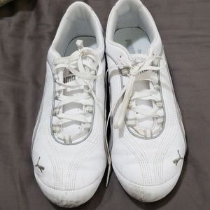 Woman's Puma Sneakers